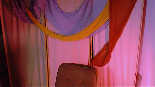 Snapshot of Malinax chatting on December 16, 10:15 pm Malinax online show from December 16, 10:15 pm