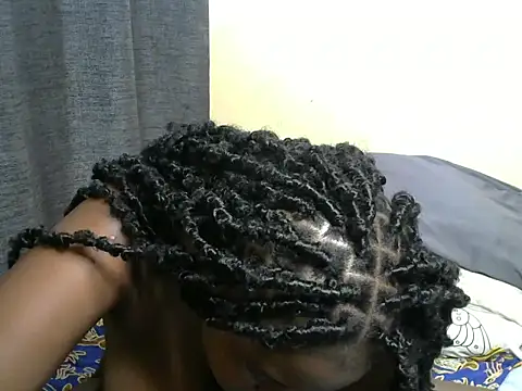 Snapshot of freaky_belle chatting on December 18, 10:08 am freaky belle online show from December 18, 10:08 am