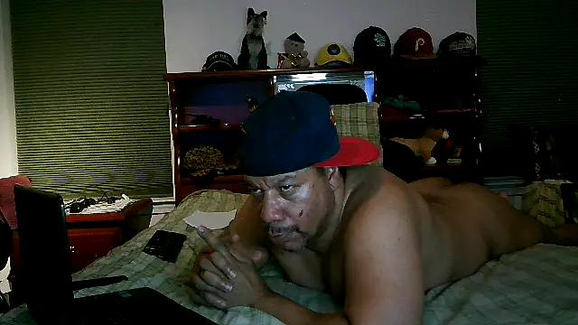 Snapshot of pimpdaddy4ever chatting on January 16, 5:42 am pimpdaddy4ever online show from January 16, 5:42 am