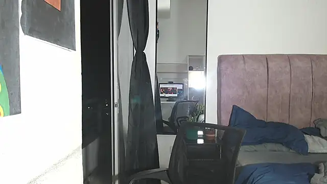 Snapshot of Liza_Thurner chatting on October 3, 11:46 pm Liza Thurner online show from October 3, 11:46 pm