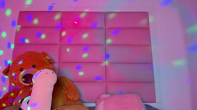 little-Emma online show from March 22, 3:09 am