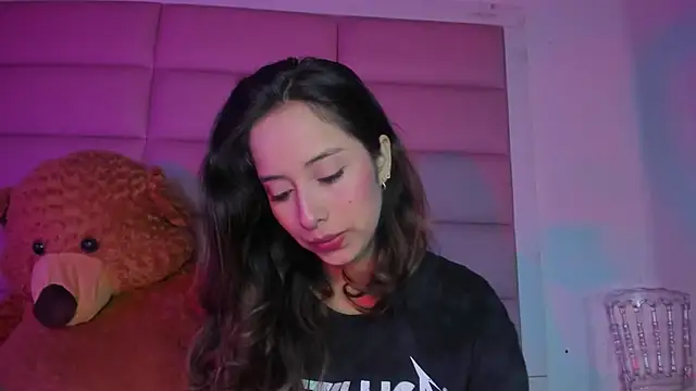 little-Emma online show from December 19, 3:24 am