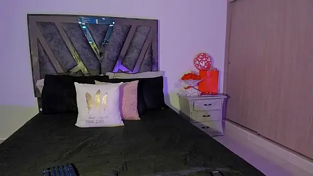 Snapshot of Deborah_Colins chatting on October 17, 12:58 am Deborah Colins online show from October 17, 12:58 am