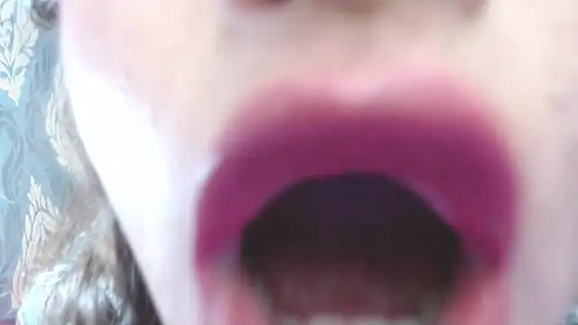 Snapshot of Lilyevansx chatting on February 15, 11:47 pm Lilyevansx online show from February 15, 11:47 pm
