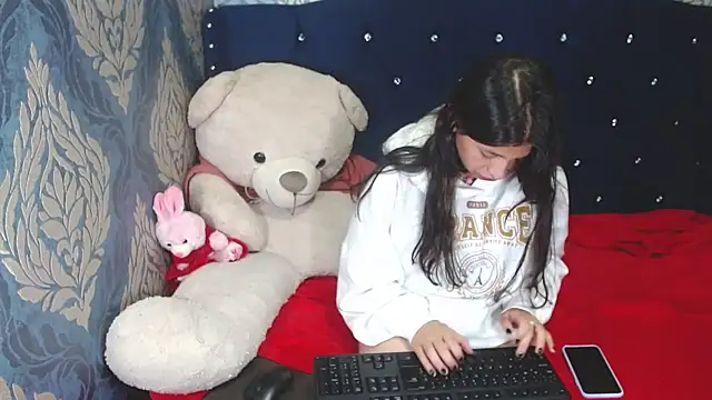 Snapshot of Lilyevansx chatting on March 8, 11:07 pm Lilyevansx online show from March 8, 11:07 pm