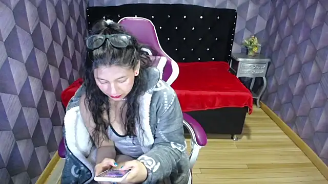 Snapshot of Lilyevansx chatting on March 21, 1:23 pm Lilyevansx online show from March 21, 1:23 pm
