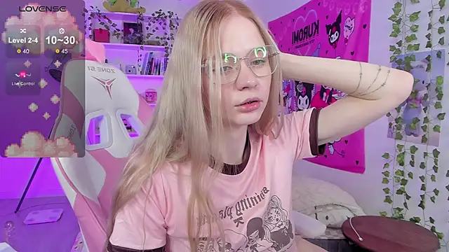 Snapshot of Milia_Parker chatting on February 21, 10:04 pm Milia Parker online show from February 21, 10:04 pm