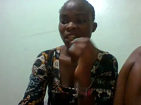 Snapshot of sexxyqueenn22 chatting on December 17, 5:19 pm sexxyqueenn22 online show from December 17, 5:19 pm