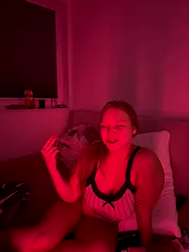 Snapshot of NickyGold_Official chatting on December 3, 1:52 am NickyGold Official online show from December 3, 1:52 am