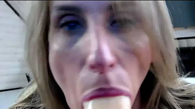 Snapshot of MissEla chatting on December 14, 9:29 am MissEla online show from December 14, 9:29 am