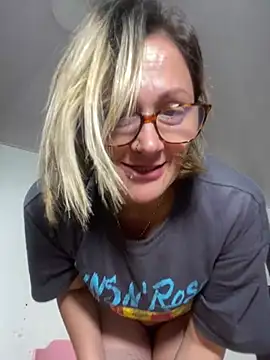 Snapshot of dirty_mistress_69 chatting on January 13, 2:18 am dirty mistress 69 online show from January 13, 2:18 am