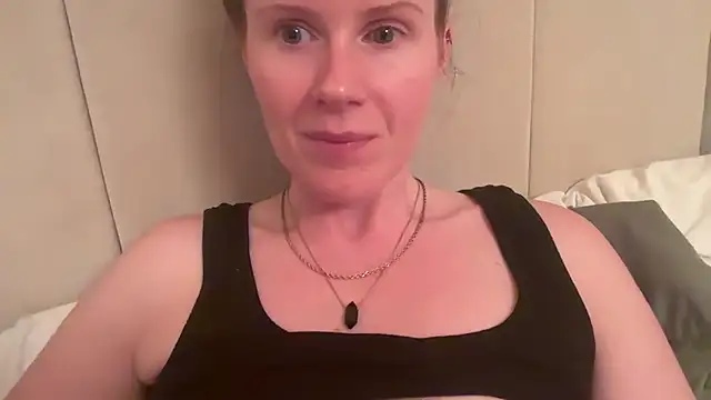 redheadrosie69 online show from September 11, 7:14 pm