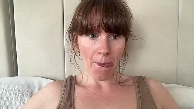 Snapshot of redheadrosie69 chatting on June 15, 9:11 am redheadrosie69 online show from June 15, 9:11 am
