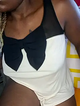 Snapshot of Hotfirespicegiri245 chatting on November 28, 11:24 am Hotfirespicegiri245 online show from November 28, 11:24 am