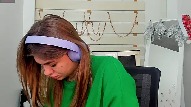 Josephine Kiss online show from December 20, 1:33 pm