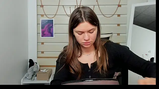 Josephine Kiss online show from January 23, 7:00 am