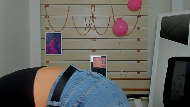 Josephine Kiss online show from February 14, 6:12 am