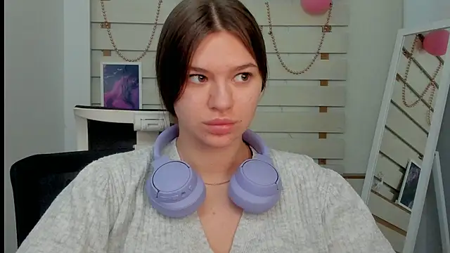 Josephine Kiss online show from February 24, 1:10 pm