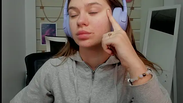 Josephine Kiss online show from February 25, 12:45 pm