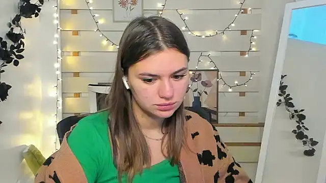 Josephine Kiss online show from November 15, 1:29 pm