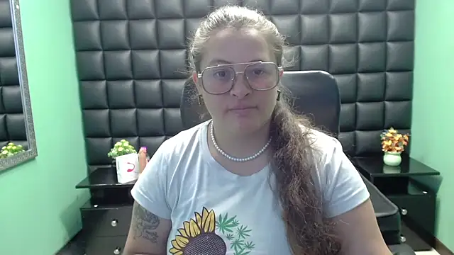 SaraThomso online show from February 2, 1:30 pm