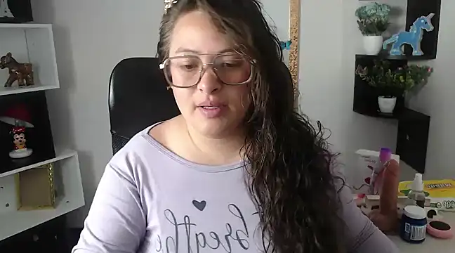 SaraThomso online show from February 4, 3:00 am