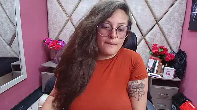 SaraThomso online show from November 26, 1:45 pm