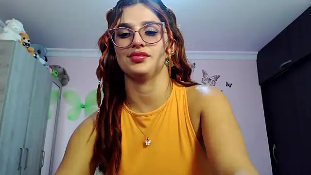 Snapshot of caroline_jonson chatting on November 15, 9:21 pm caroline jonson online show from November 15, 9:21 pm