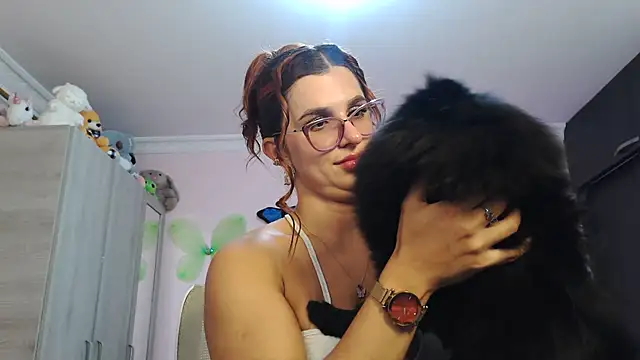 Snapshot of caroline_jonson chatting on November 16, 9:20 pm caroline jonson online show from November 16, 9:20 pm