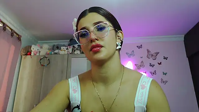 Snapshot of caroline_jonson chatting on June 20, 2:09 pm caroline jonson online show from June 20, 2:09 pm