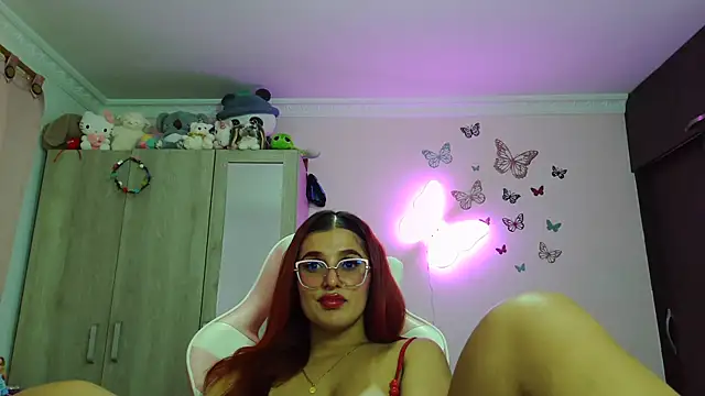 Snapshot of caroline_jonson chatting on July 6, 10:01 pm caroline jonson online show from July 6, 10:01 pm
