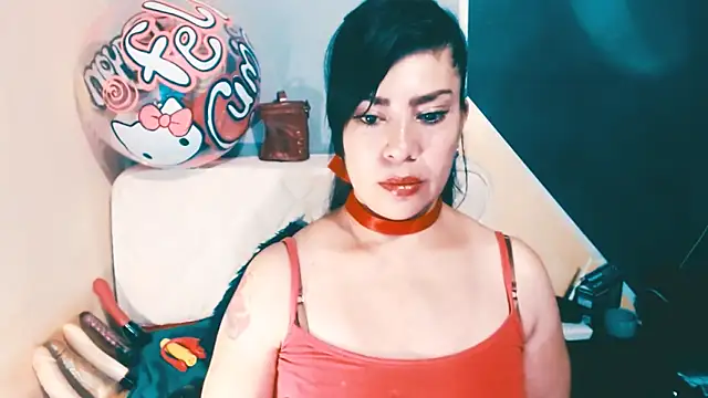 Snapshot of luisahott chatting on April 16, 2:12 am luisahott online show from April 16, 2:12 am