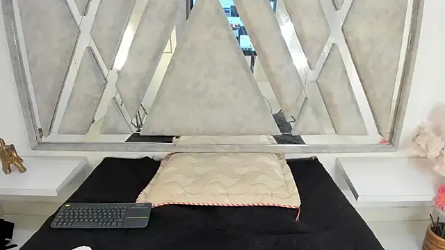 Danna 777  online show from February 1, 1:44 am