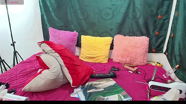 Snapshot of CrazyDirty_Barbarian chatting on October 25, 11:43 pm CrazyDirty Barbarian online show from October 25, 11:43 pm