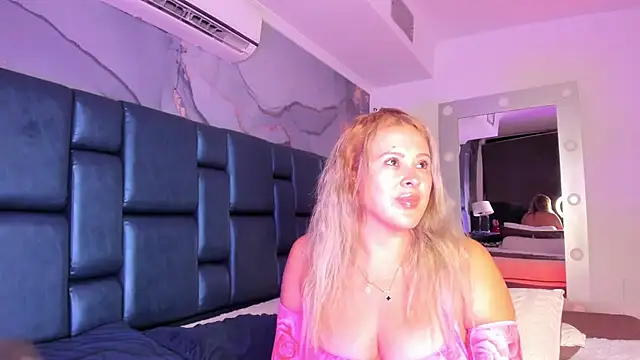 Snapshot of ALONDRAMILF chatting on November 12, 2:34 am ALONDRAMILF online show from November 12, 2:34 am