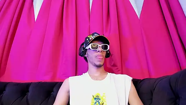 Snapshot of TomyMosterCock chatting on December 24, 12:44 am TomyMosterCock online show from December 24, 12:44 am