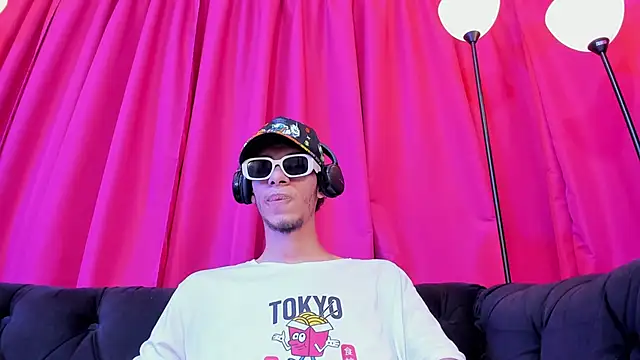 Snapshot of TomyMosterCock chatting on January 18, 2:36 am TomyMosterCock online show from January 18, 2:36 am