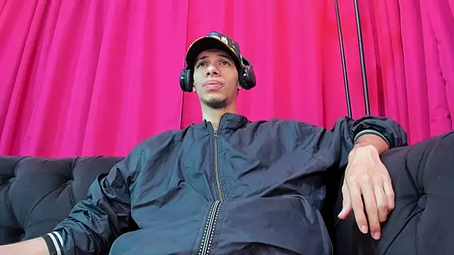 Snapshot of TomyMosterCock chatting on February 8, 4:25 am TomyMosterCock online show from February 8, 4:25 am