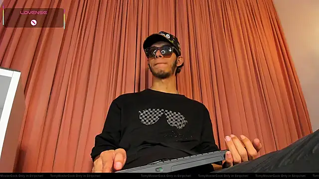 Snapshot of TomyMosterCock chatting on November 26, 7:59 pm TomyMosterCock online show from November 26, 7:59 pm