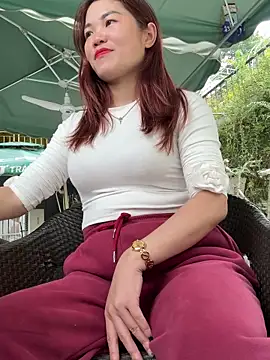 Snapshot of Emily_9xx chatting on December 25, 6:31 am Emily 9xx online show from December 25, 6:31 am