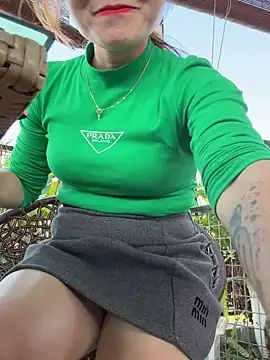 Snapshot of Emily_9xx chatting on March 1, 8:45 am Emily 9xx online show from March 1, 8:45 am