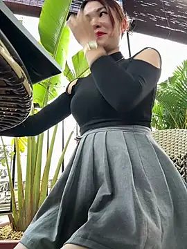 Snapshot of Emily_9xx chatting on March 2, 9:42 am Emily 9xx online show from March 2, 9:42 am