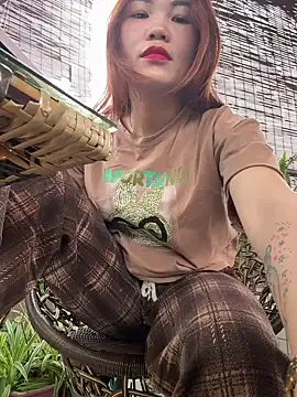 Snapshot of Emily_9xx chatting on March 5, 4:45 am Emily 9xx online show from March 5, 4:45 am