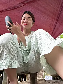 Snapshot of Emily_9xx chatting on March 8, 3:17 am Emily 9xx online show from March 8, 3:17 am