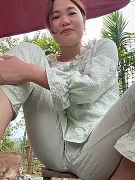 Snapshot of Emily_9xx chatting on March 8, 6:21 am Emily 9xx online show from March 8, 6:21 am