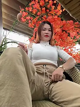 Snapshot of Emily_9xx chatting on March 14, 4:43 am Emily 9xx online show from March 14, 4:43 am