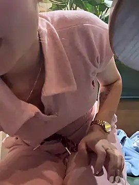 Snapshot of Emily_9xx chatting on March 20, 10:54 am Emily 9xx online show from March 20, 10:54 am