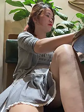 Snapshot of Emily_9xx chatting on March 21, 11:12 am Emily 9xx online show from March 21, 11:12 am