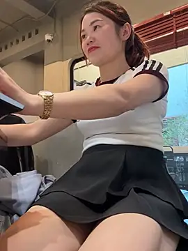 Snapshot of Emily_9xx chatting on March 22, 11:00 am Emily 9xx online show from March 22, 11:00 am