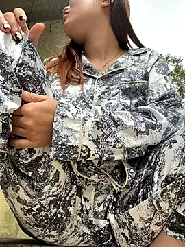 Snapshot of Emily_9xx chatting on October 25, 4:20 am Emily 9xx online show from October 25, 4:20 am